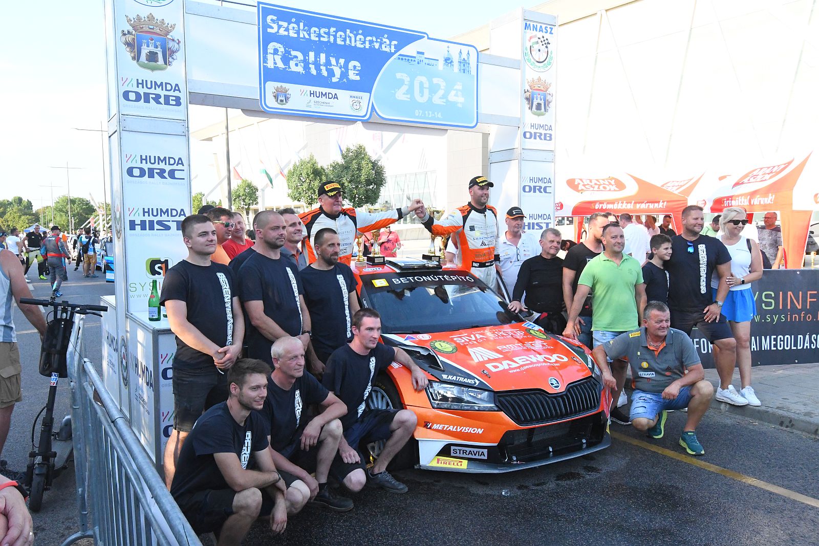 Székesfehérvár Rallye - Csomósék defektje és Turán ütközése után Velenczei nyert